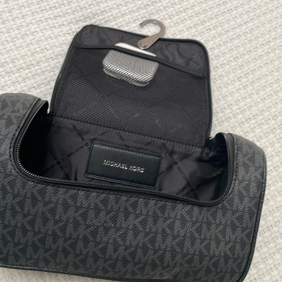 Michael kors toiletry bag - Picture 4 of 4